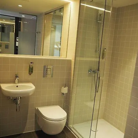 招待所 Easyhotel Centre *
