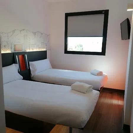 Easyhotel Centre 招待所