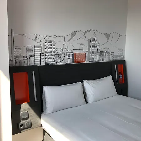 Easyhotel Centre 招待所 马拉加