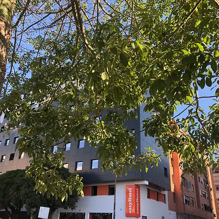招待所 Easyhotel Centre *
