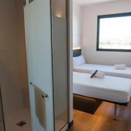 Easyhotel Centre 招待所