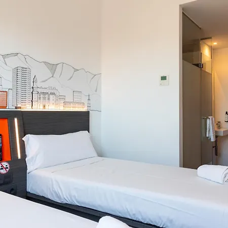 Easyhotel Centre 招待所